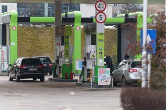 Literenként 30 banival csökkenti a gázolaj jövedéki adóját a kormány