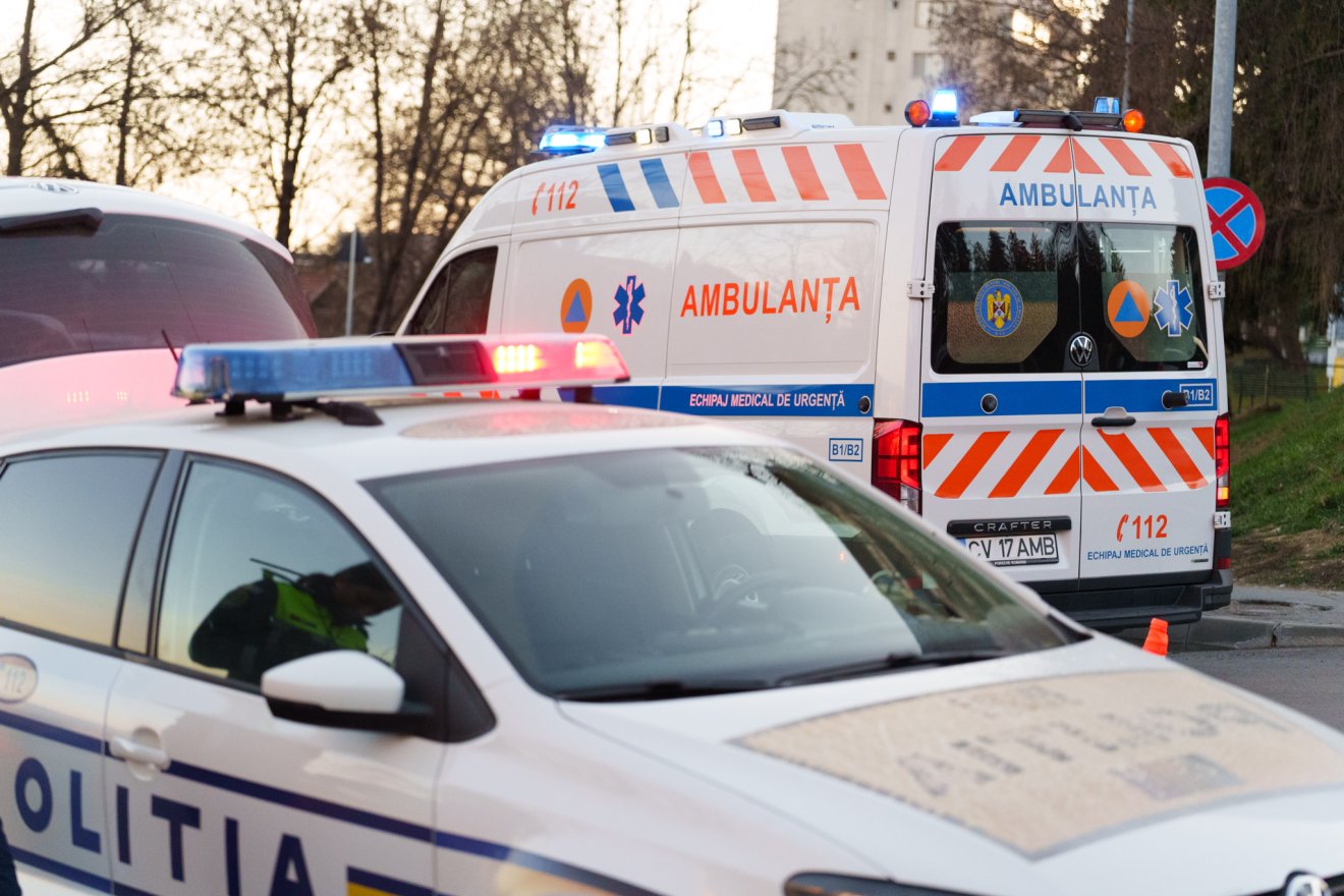 Térfigyelő rögzítette, amint elgázolja az autó az anyja mellől elszaladó kisfiút – életmentő volt az azonnali beavatkozás