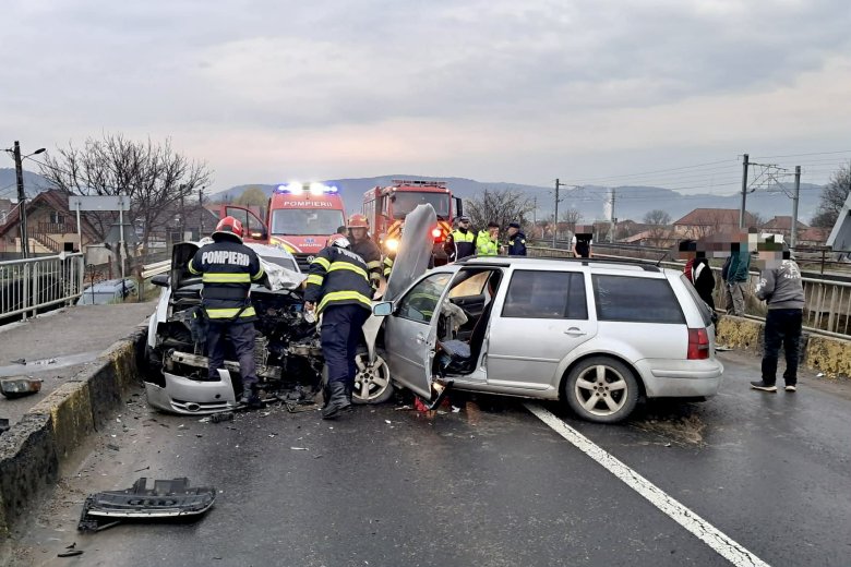 Négy személy sérült meg egy balesetben Fehéregyházán
