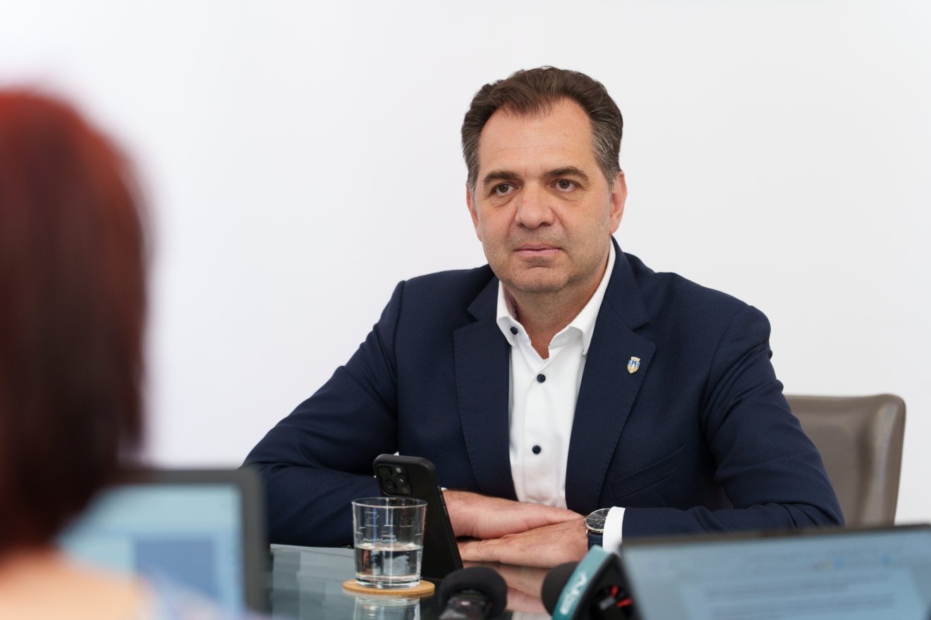 Anta Árpád polgármester szerint még nem volt példa arra, hogy április végén fogadják el a helyi költségvetést &bullet;  Fotó: Tuchiluș Alex