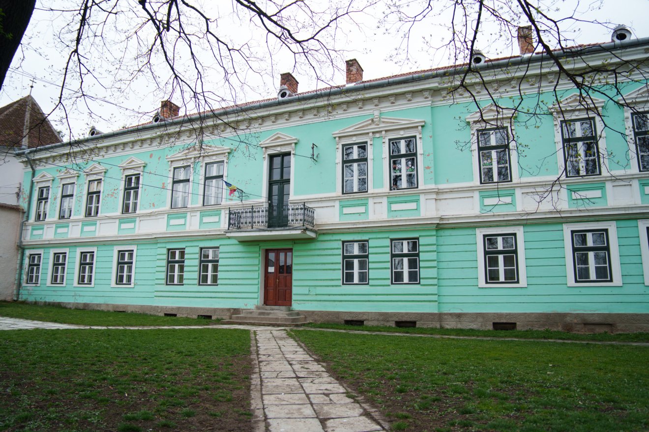 A Gaál Mózes Általános Iskola diákjai, tanárai jelenleg négy épület között ingáznak, szeretnének végre megállapodni &bullet;  Fotó: Tuchiluș Alex