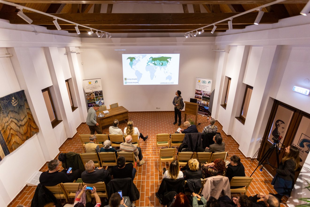 Az egyhetes rendezvénysorozat gerincét a konferencia képezi, mely idén is három napon keresztül zajlott &bullet;  Fotó: Kőrösi Csoma Sándor Közművelődési Egyesület/Facebook