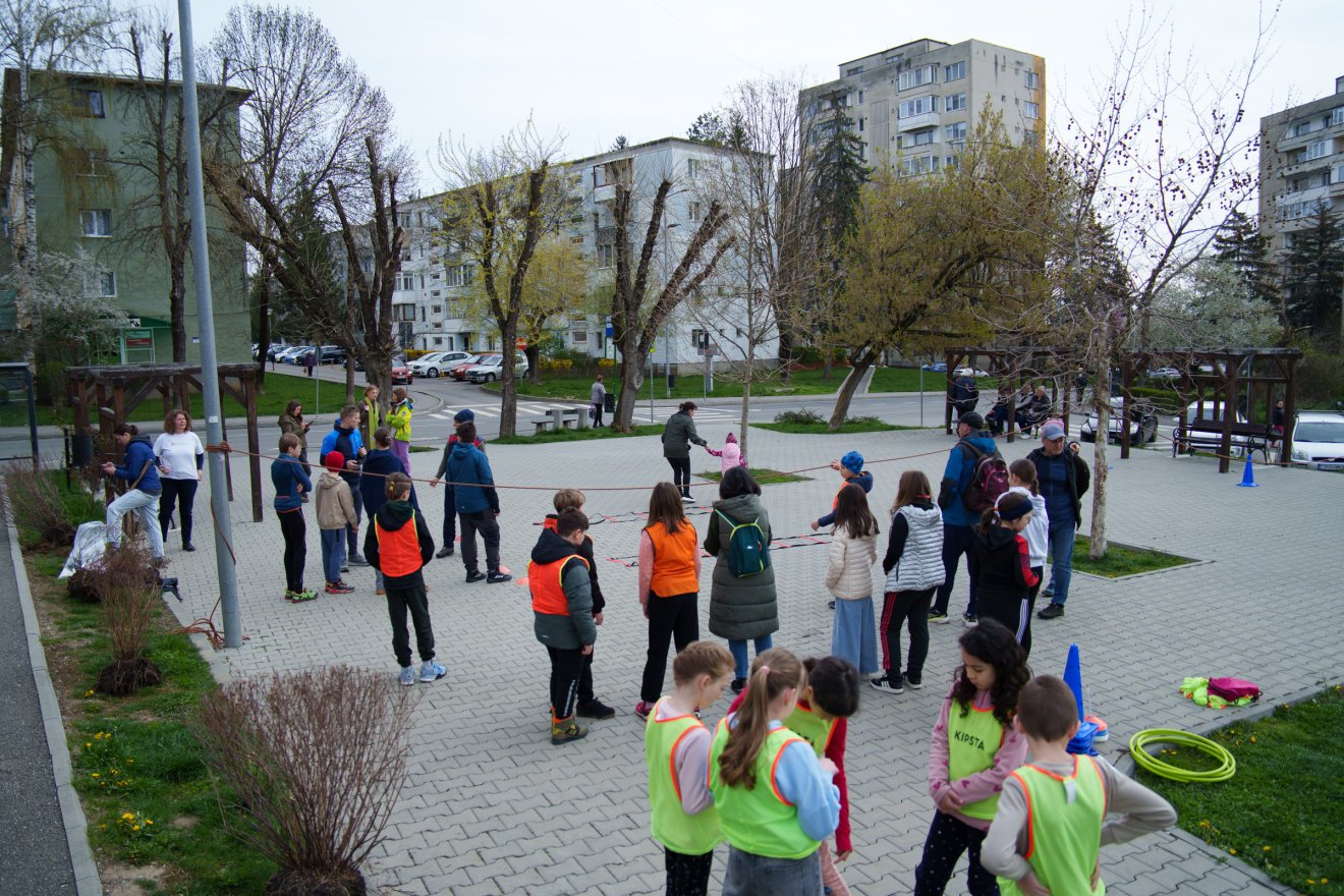 Az Alpin Sport Egyesület különböző sportjátékokkal készült a gyerekeknek &bullet;  Fotó: Tuchiluș Alex