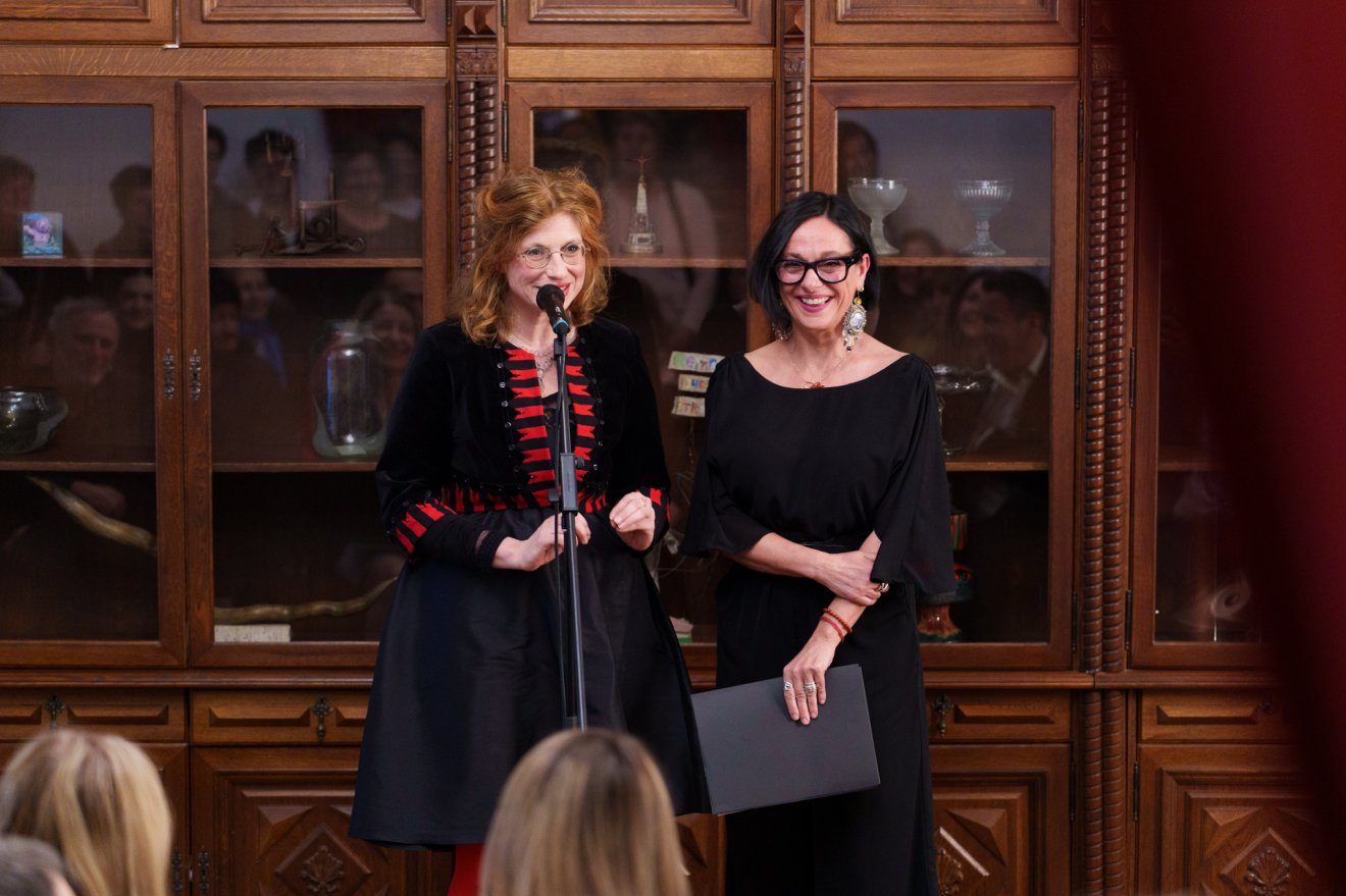 Szebeni Zsuzsanna és Simonovics Ildikó, a Székely Menyasszony kiállítás két megálmodója &bullet;  Fotó: Tuchiluș Alex