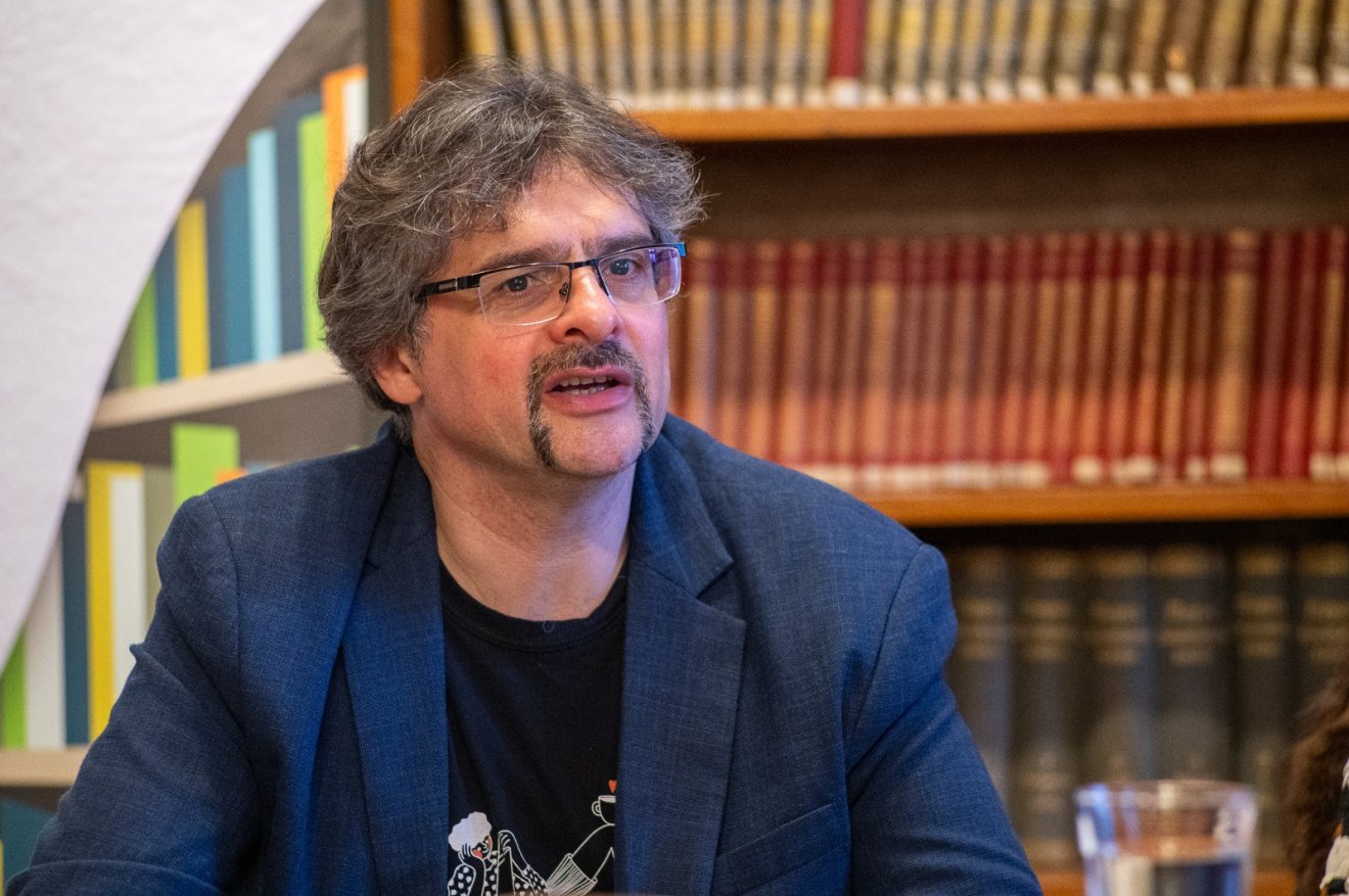 Szonda Szabolcs: arra biztatnám a közönséget, hogy pillantsanak, kóstoljanak bele a párhuzamos programokba is &bullet;  Fotó: Vargyasi Levente