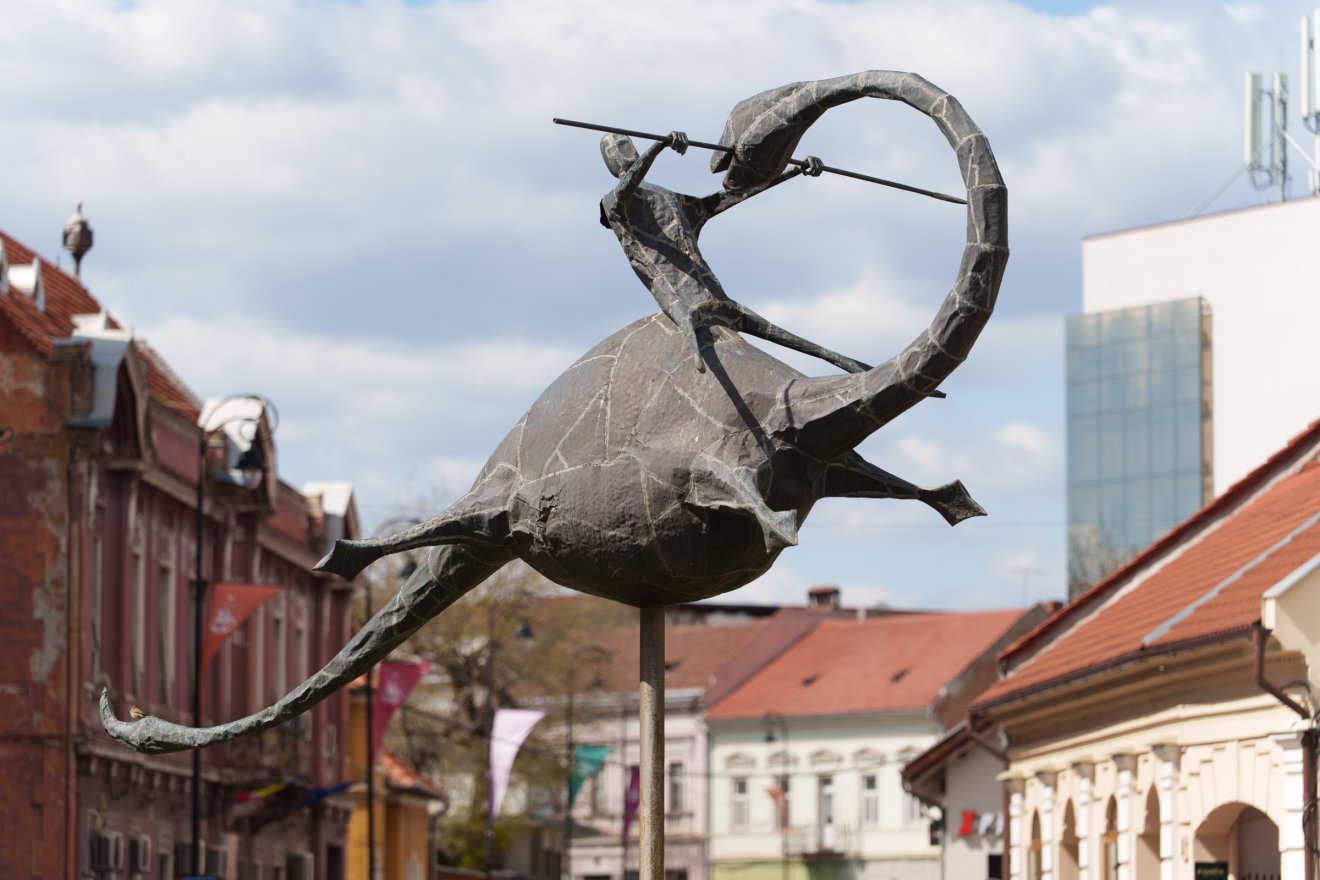 A város első Szent György-szobra nem nyerte el mindenki tetszését, a második annál inkább &bullet;  Fotó: Tuchiluș Alex