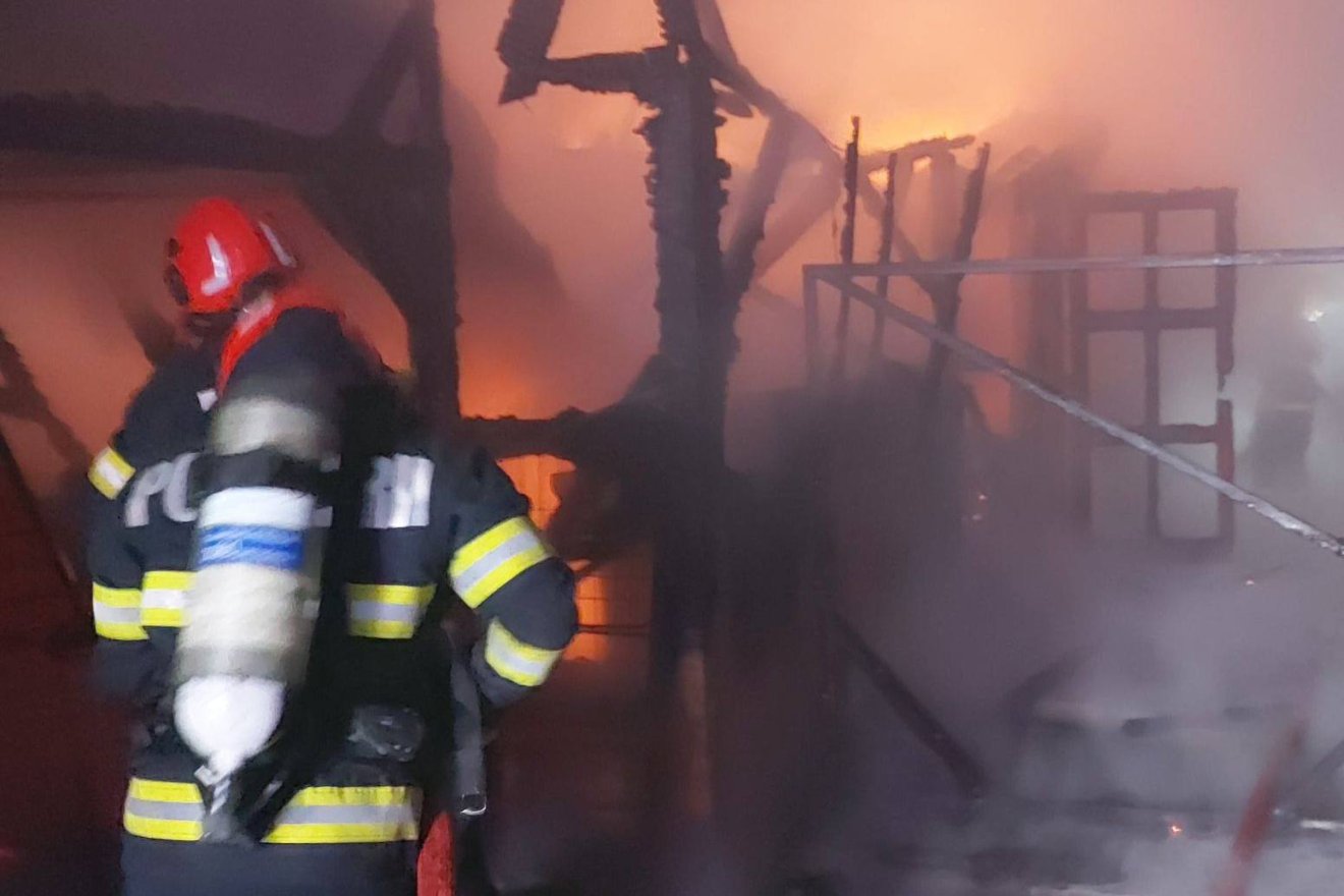 A petelei tűzvész 200 négyzetméterre terjedt ki &bullet;  Fotó: Maros megyei tűzoltóság