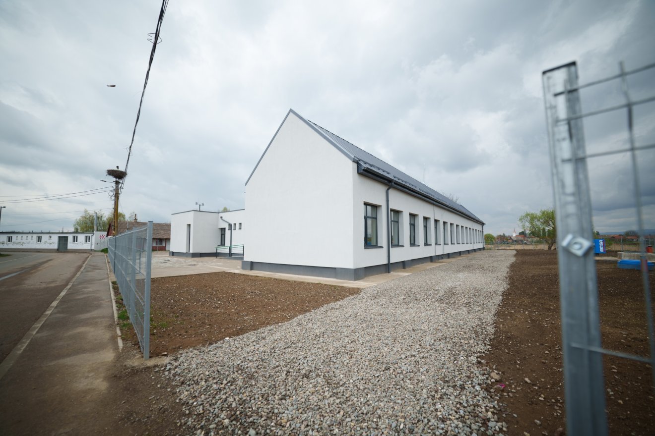 Közel 900 négyzetméteres az épület, amiben konyha, akadálymentesített mosdó, orvosi rendelő, rendezvényterem is van. &bullet;  Fotó: Tuchiluș Alex