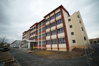 A baróti líceumnak ígérték, most az általános iskola is pályázik a negyven éve épülő iskolaépületre