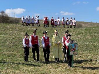 Apáca: a hely, ahol húsvét vasárnapján leszámolnak az áruló kakassal