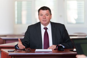 Ezekkel vádolják a Kovászna megye prefektusát, akinek a vagyonát is zárolják