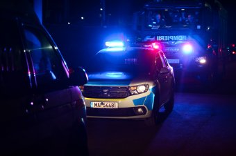 Riadalom vasárnap éjjel: leállt a magasban egy körhinta, ki kellett menteni a rajtaülőket – videóval