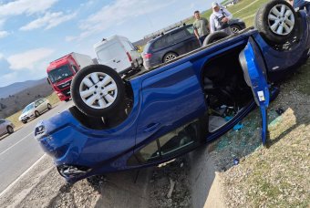 Szabadidejében sietett egy balesetet szenvedett sofőr segítségére egy kézdivásárhelyi tűzoltó