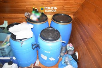 Illegális alkoholkészletre csaptak le házkutatások során Maros megyében