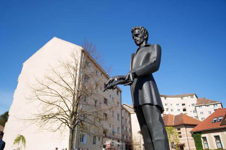 Alig avatták fel Petőfi emlékművét, máris Eminescu-szobrot követel a románok civil fóruma