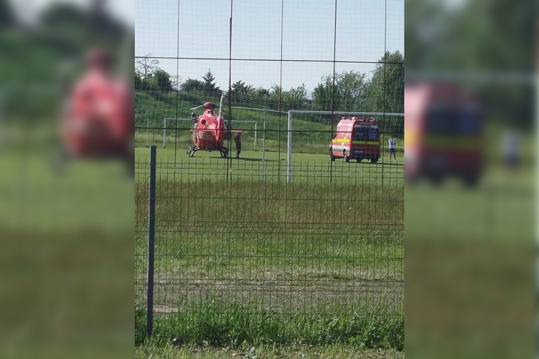 Gyalogátkelőn gázoltak el egy rolleres kislányt, mentőhelikopter vitte kórházba