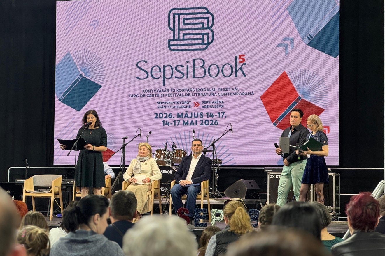 Az 5. SepsiBookot Berg Judit, Ioana Pârvulescu, Sztakics Éva és Gáj Nándor nyitották meg &bullet;  Fotó: Farkas Orsolya