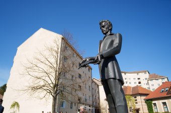 Alig avatták fel Petőfi emlékművét, máris Eminescu-szobrot követel a románok civil fóruma