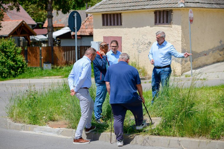 Jelezték a lakók a szennyvízproblémát, az illetékesek megvizsgálják hogy mi lehet ennek az oka