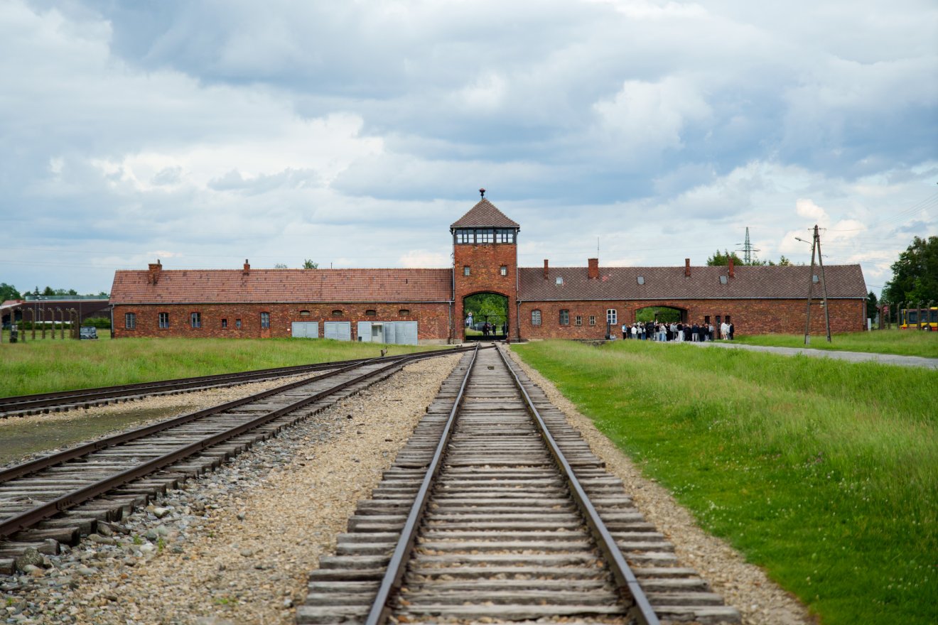 Auschwitz I, valamint Auschwitz II–Birkenau is látogatható &bullet;  Fotó: Tuchiluș Alex