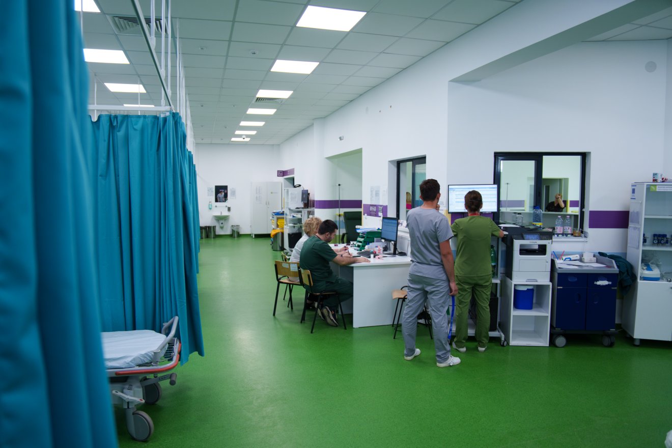 Amint átköltöztetik a laboratóriumot, közvetlen kapcsolatba hozhatják az új sürgősségi osztályt a főépülettel &bullet;  Fotó: Tuchiluș Alex
