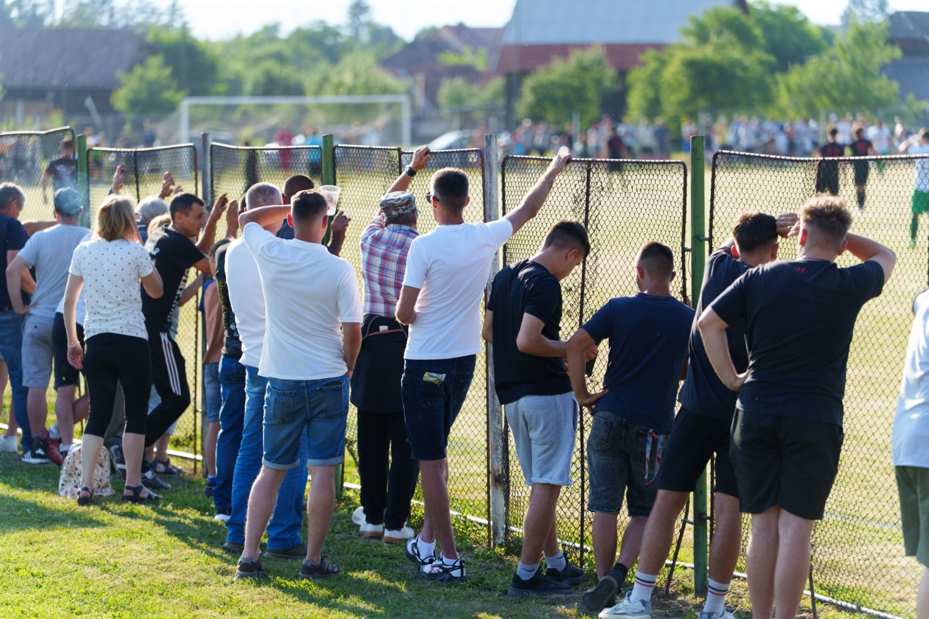 A futballpálya jelenlegi formájában nem felel meg a harmadosztályos előírásoknak &bullet;  Fotó: Tuchiluș Alex