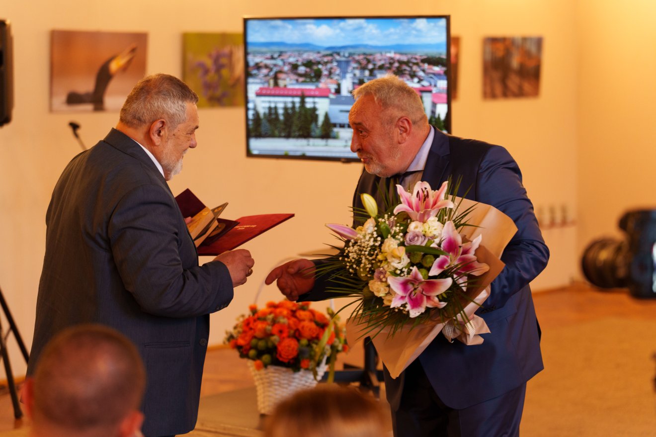 A Pro Urbe díjat Bokor Tibor polgármester adta át