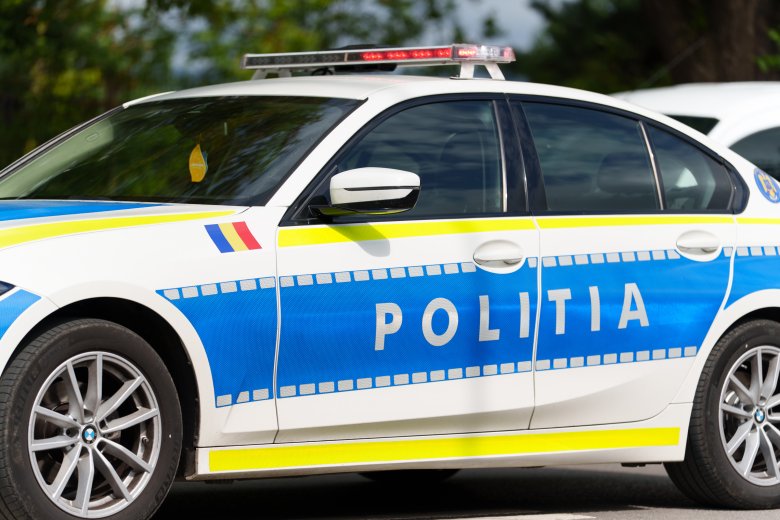 Két embert vettek őrizetbe az iskolaudvaron bántalmazott tanár ügyében