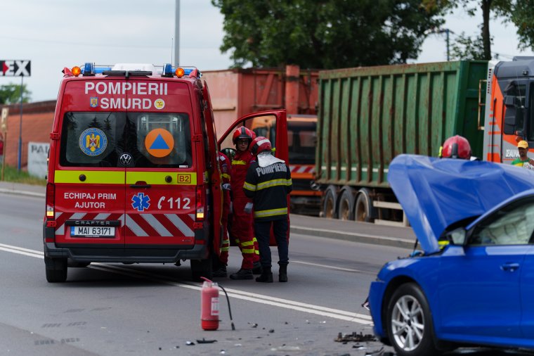 Tűzesetekhez, áradáshoz és közúti balesethez is riasztották a tűzoltókat az elmúlt napokban