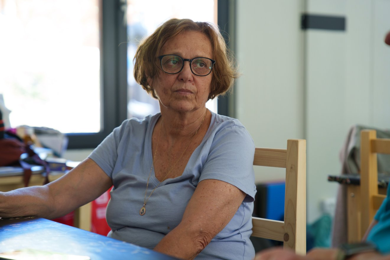 Herczeg Ágnes tájépítész, az Ars Topia Alapítvány elnöke a fürdőépítő kalákák bázisembere. &bullet;  Fotó: Tuchiluș Alex