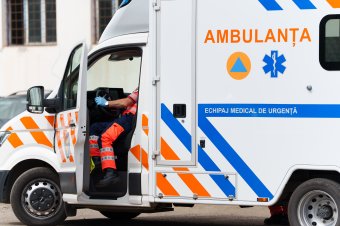 Fejszékkel támadtak a mentősökre egy TikTokon terjedő álhír miatt – videóval