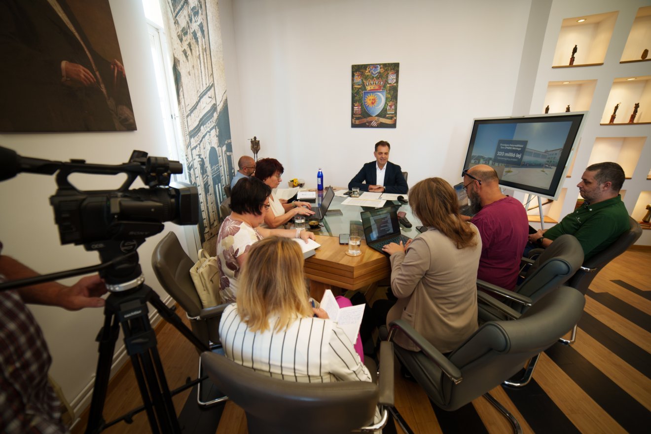 Antal Árpád polgármester sajtótájékoztatón összegezte a sepsiszentgyörgyi PNRR-projekteket • Fotó: Tuchiluș Alex