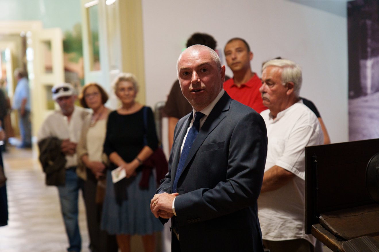 Kinda István muzeológus vezetésével rendezték be a Székely Nemzeti Múzeum legifjabb sarját, a Székelyföldi Lovasmúzeumot &bullet;  Fotó: Tuchiluș Alex