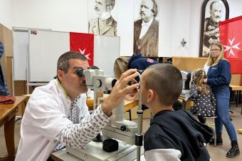 Ingyenes szemészeti szűrésen vehetnek részt a gyermekek Sepsiszentgyörgyön