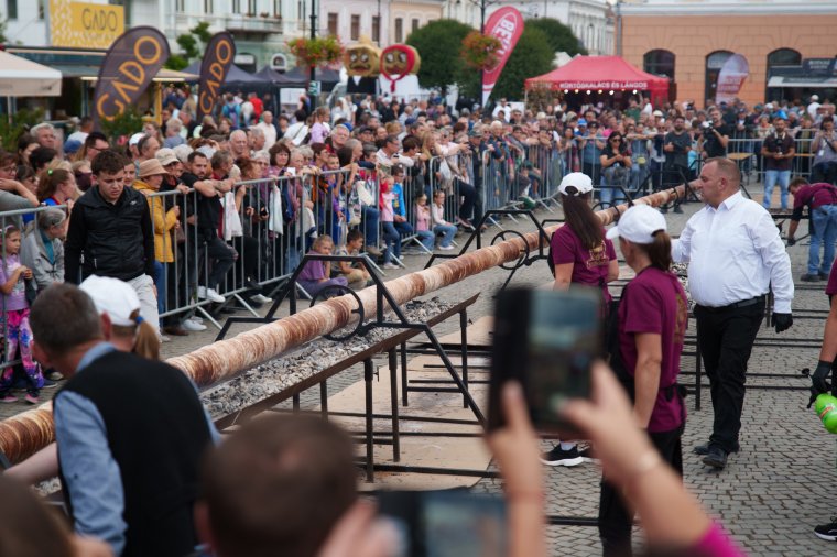 Édes ízek, óriási méretek Sepsiszentgyörgy főterén