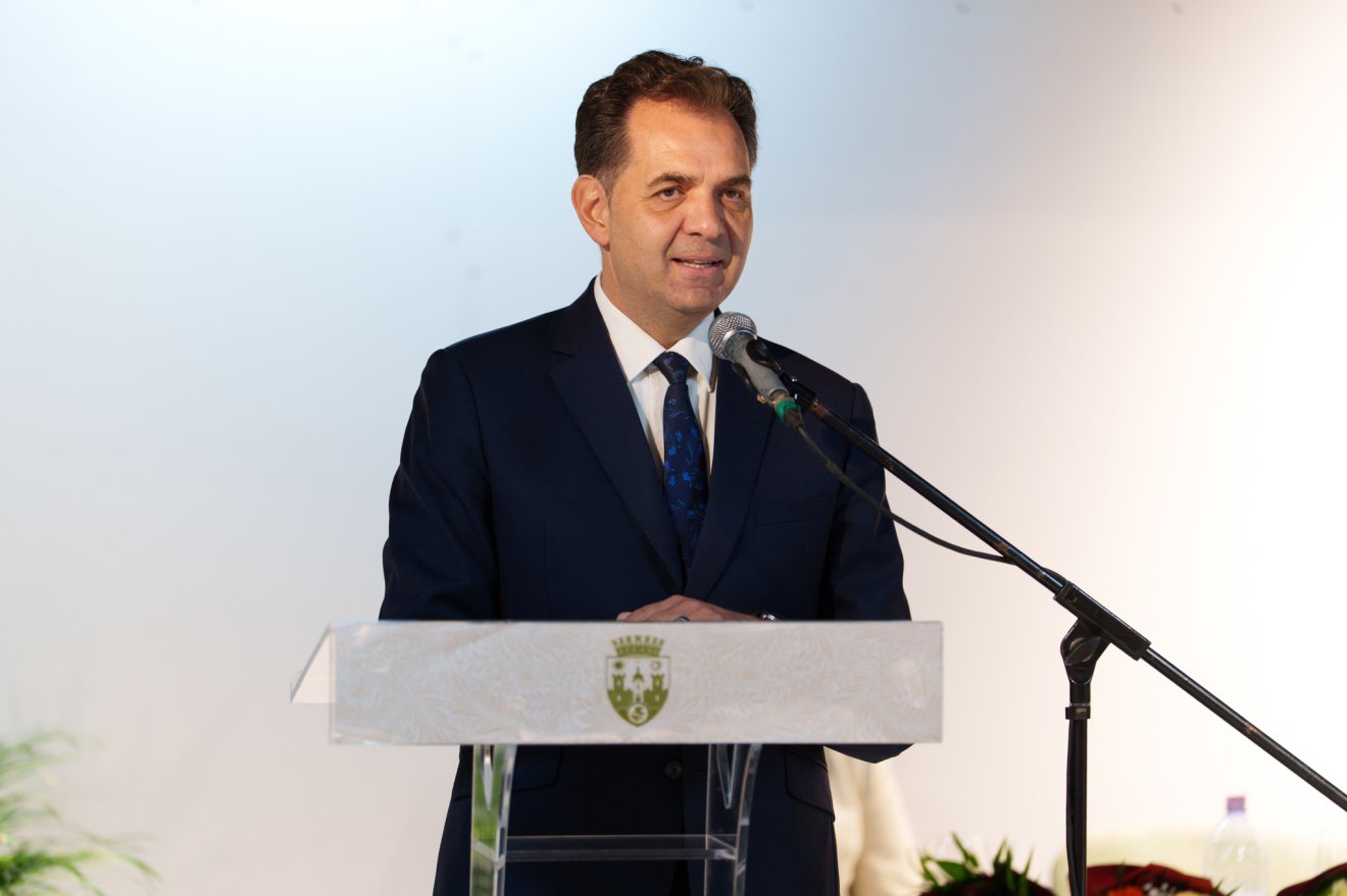 Példaképeink lehetnek az idős házaspáok, akik értékelik és élik az egyszerű dolgokat, mint a mozgás, a barátság, a béke, a séta, a pihenés – fejtette ki a polgármester &bullet;  Fotó: Tuchiluș Alex