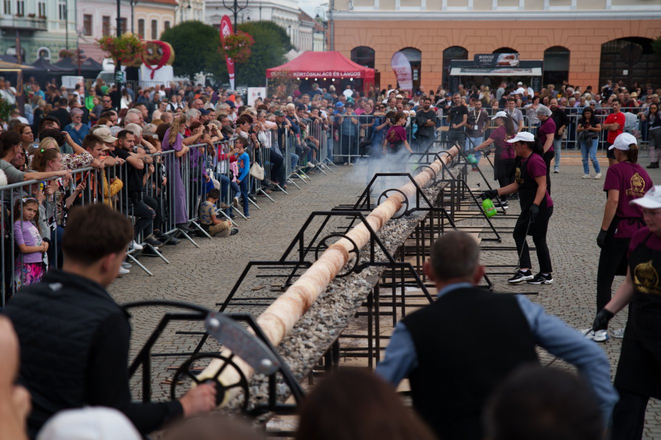 Édes ízek, óriási méretek Sepsiszentgyörgy főterén