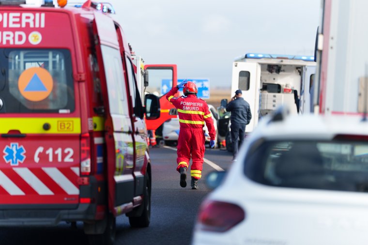 Szombat reggeli tragédia: életét vesztette a személyautó sofőrje, miután frontálisan ütközött egy kamionnal