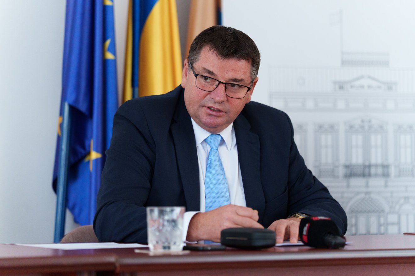 Legyünk óvatosak, ellenőrizzük a vállalkozást, amelytől telekkönyvi kivonatot rendülünk – emelte ki Kovászna megye prefektusa &bullet;  Fotó: Tuchiluș Alex
