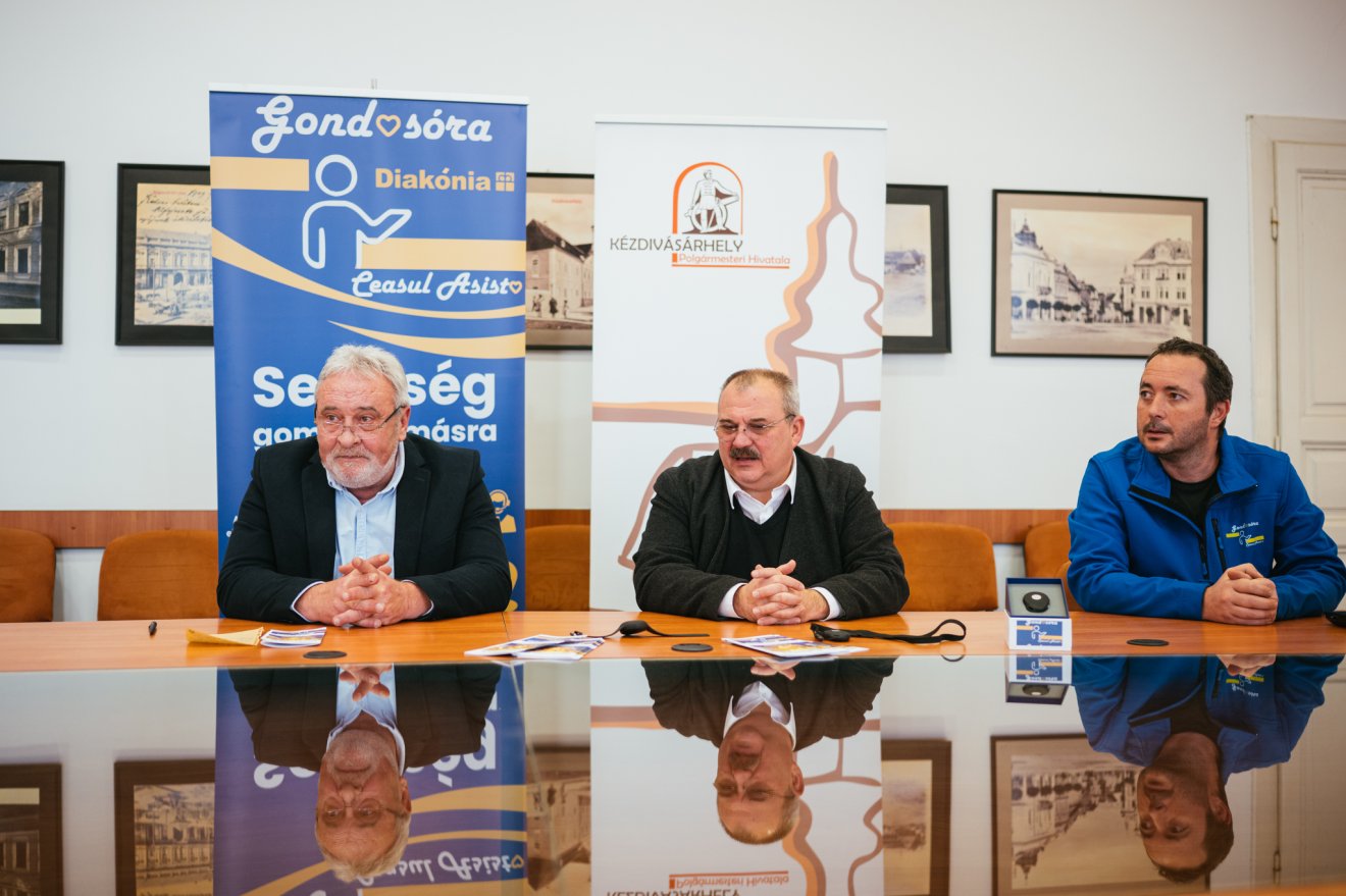 Bokor Tibor polgármester, Makkai Péter igazgató, valamint Balogh Zsolt programvezető ismertették a részleteket &bullet;  Fotó: Dénes Botond/Kézdivásárhely Önkormányzata