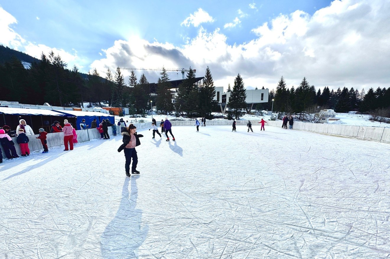 Kovásznán egyelőre nem lehet síelni, de szánkózni és korcsolyázni igen &bullet;  Fotó: Kovászna város/Facebook
