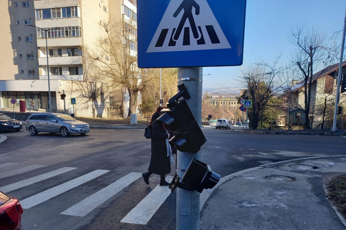 A helyi rendőrség a kamerafelvételek alapján próbálja a azonosítani a tettest. • Fotó: Kiss Barbara
