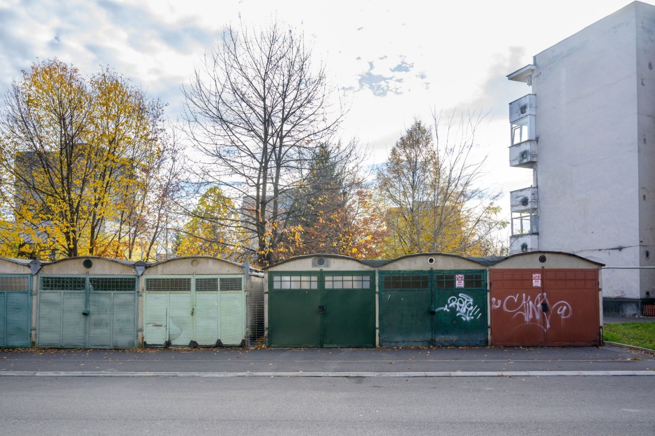Sepsiszentgyörgyön csökkentik a garázsok bérleti díját, de csak egy feltétellel