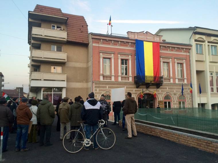 Beke István mellett és a SRI ellen vonultak fel Sepsiszentgyörgyön