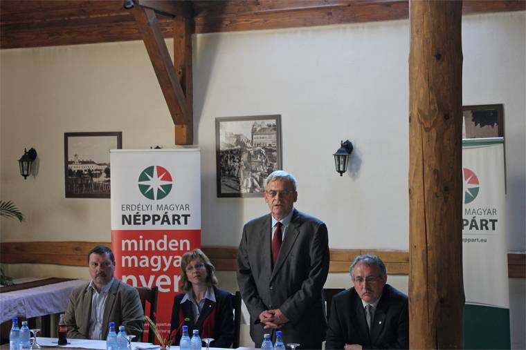 Tőkés: botrányossá vált a romániai magyar érdekképviselet