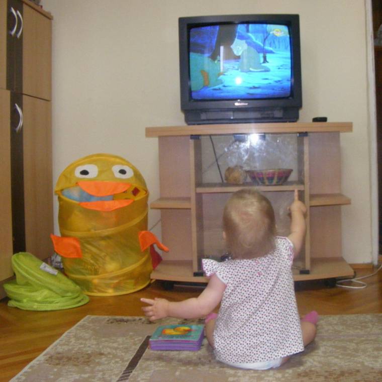 Tényleg káros a tévé és az internet a gyerekekre?