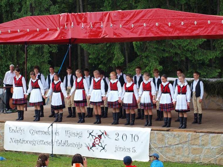 Gryllus Vilmos koncertezik a Perkőn
