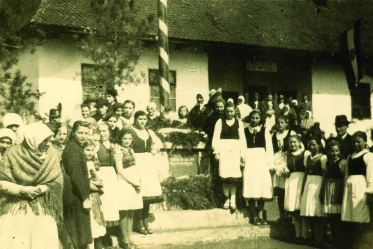 Lévaiak ajándékoznak újra országzászlót a zalánpatakiaknak