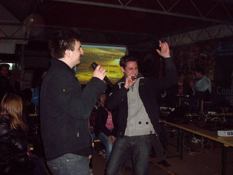 Inkább karaoke, mint C. C. Catch, Beatles vagy Kiss