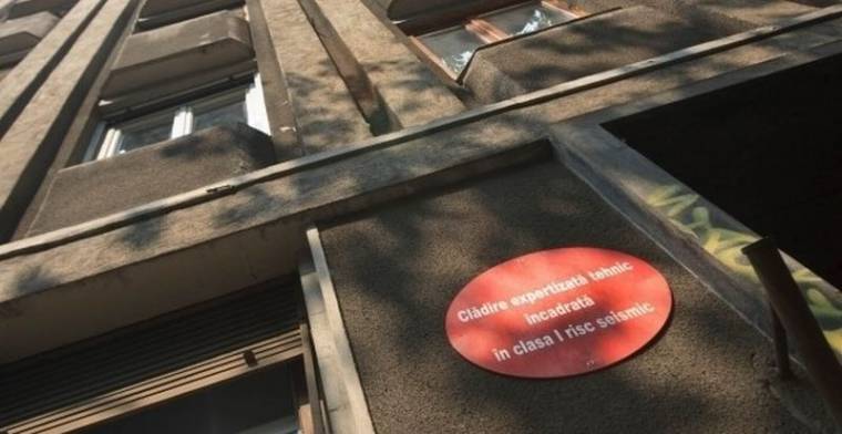 Kezdődhet a földrengésveszélyes tömbház javítása